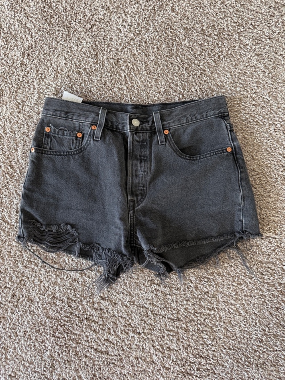 Levi’s black wash mini short